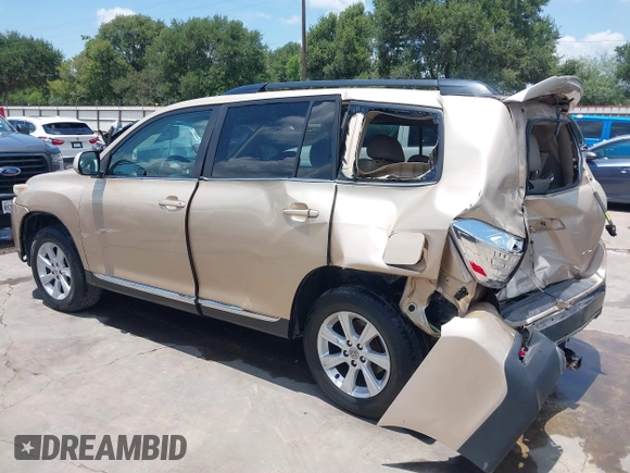 2011 Toyota Highlander z VIN 5TDBK3EH2BS042799, wystawiony jako IAAI lot #39900598 z przebiegiem 232 331 mil mil oraz . Historia ofert i sprzedaży dostępna na DreamBid. Obrazek 3.