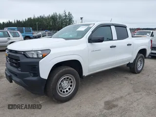 2023 Chevrolet Colorado 2WD Work Truck z VIN 1GCGSBECXP1210035, wystawiony jako IAAI lot #41906185 z przebiegiem 15 001 mil mil oraz . Historia ofert i sprzedaży dostępna na DreamBid. Obrazek 2.