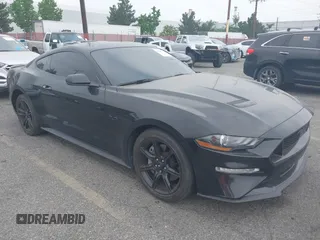 2018 Ford Mustang GT z VIN 1FA6P8CF6J5163735, wystawiony jako IAAI lot #42407709 z przebiegiem 45 768 mil mil oraz . Historia ofert i sprzedaży dostępna na DreamBid. Obrazek 1.