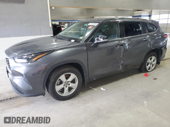 2022 Toyota Highlander LE z VIN 5TDBZRBH8NS596792, wystawiony jako Copart lot #56416845 z przebiegiem 40 761 mil mil oraz Szkoda całkowita • Salvage title. Historia ofert i sprzedaży dostępna na DreamBid. Obrazek 1.