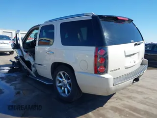 2013 GMC Yukon Denali with VIN 1GKS1EEF3DR357632, listed as a IAAI auction lot 41488295 with 187,635 mi miles. Bid and sale history available at carsss.com. Image 3.