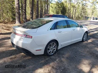 2016 Lincoln MKZ with VIN 3LN6L2J92GR610837, listed as a IAAI auction lot 41939522 with 86,635 mi miles. Bid and sale history available at carsss.com. Image 4.