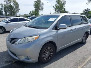 2012 Toyota Sienna XLE AAS z VIN 5TDYK3DCXCS278442, wystawiony jako IAAI lot #42228620 z przebiegiem 128 748 mil mil oraz . Historia ofert i sprzedaży dostępna na DreamBid. Obrazek 17.