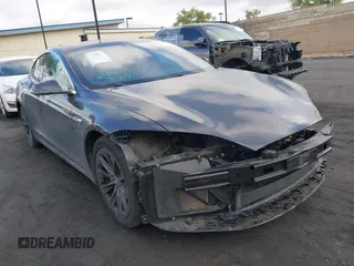 2018 Tesla Model S 75D z VIN 5YJSA1E26JF268236, wystawiony jako IAAI lot #42244102 z przebiegiem 66 121 mil mil oraz . Historia ofert i sprzedaży dostępna na DreamBid. Obrazek 1.