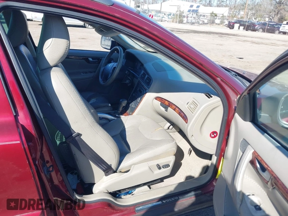 2006 Volvo XC70 with VIN YV4SZ592661225863, listed as a IAAI auction lot 41610978 with 284,602 mi miles. Bid and sale history available at carsss.com. Image 5.