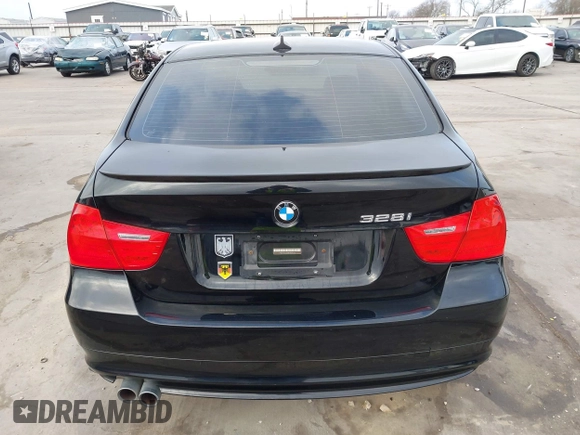 2011 BMW 3 Series 328i xDrive with VIN WBAPK5G50BNN24565, listed as a IAAI auction lot 41696511 with 112,008 mi miles. Bid and sale history available at carsss.com. Image 16.