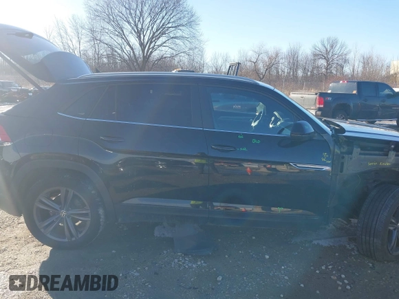 2020 Volkswagen Atlas SE with VIN 1V21E2CA9LC225525, listed as a IAAI auction lot 41742619 with 71,185 mi miles and . Bid and sale history available at DreamBid. Image 13.