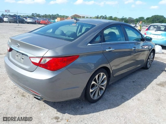 2013 Hyundai Sonata SE with VIN 5NPEC4AC2DH785966, listed as a IAAI auction lot 41966749 with 122,242 mi miles. Bid and sale history available at carsss.com. Image 4.