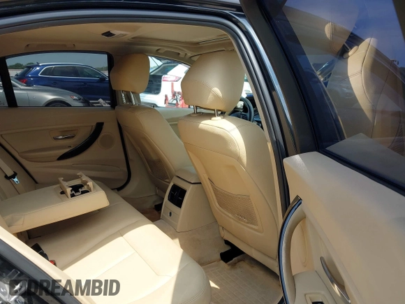 2015 BMW 3 Series 328i xDrive z VIN WBA3B3C5XFJ984998, wystawiony jako IAAI lot #42498649 z przebiegiem 186 642 mil mil oraz . Historia ofert i sprzedaży dostępna na DreamBid. Obrazek 8.