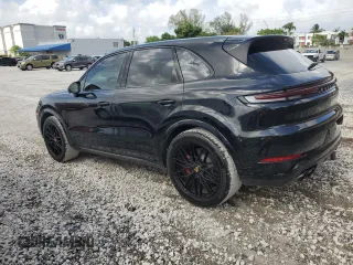 2024 Porsche Cayenne S z VIN WP1AL2AY7RDA33299, wystawiony jako Copart lot #60818305 z przebiegiem 3 599 mil mil oraz Nie do naprawy • Non repairable. Historia ofert i sprzedaży dostępna na DreamBid. Obrazek 2.