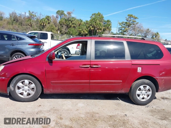 2009 Kia Sedona LX with VIN KNDMB233296307113, listed as a IAAI auction lot 41696813 with 121,722 mi miles. Bid and sale history available at carsss.com. Image 14.