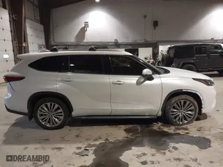 2022 Toyota Highlander Platinum with VIN 5TDFZRBH6NS192150, listed as a IAAI auction lot 41291531 with 67,474 mi miles. Bid and sale history available at carsss.com. Image 14.