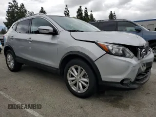 2017 Nissan Rogue SV z VIN JN1BJ1CP5HW005341, wystawiony jako Copart lot #53337415 z przebiegiem 72 606 mil mil oraz Szkoda całkowita • Salvage title. Historia ofert i sprzedaży dostępna na DreamBid. Obrazek 4.