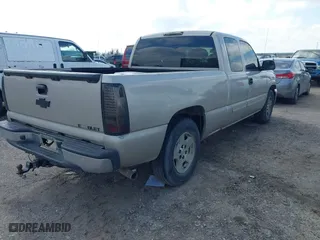 2006 Chevrolet Silverado 1500 LT1 with VIN 1GCEC19V96Z172386, listed as a IAAI auction lot 41496668 with 365,832 mi miles. Bid and sale history available at carsss.com. Image 4.