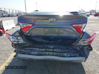2015 Toyota Camry XLE with VIN 4T1BF1FK6FU901697, listed as a IAAI auction lot 41974098 with 121,817 mi miles. Bid and sale history available at carsss.com. Image 17.