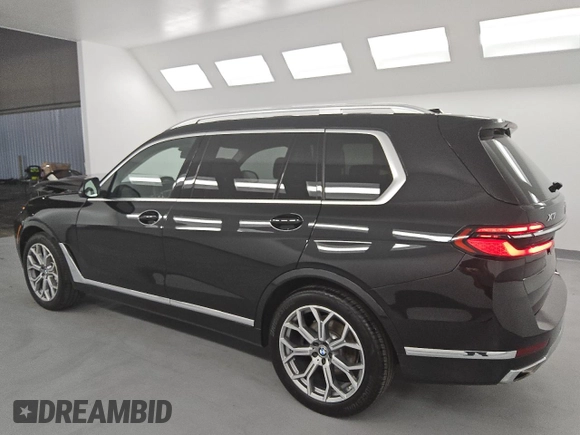 2025 BMW X7 xDrive40i z VIN 5UX23EM09S9X05528, wystawiony jako Copart lot #53862305 z przebiegiem 28 698 mil mil oraz Tytuł czysty. Historia ofert i sprzedaży dostępna na DreamBid. Obrazek 2.