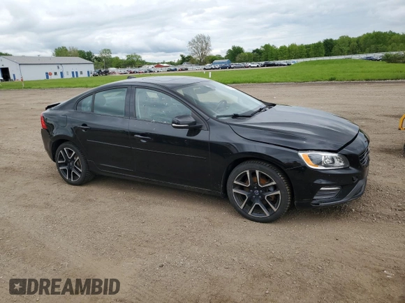 2018 Volvo S60 Dynamic z VIN YV126MFL8J2456490, wystawiony jako Copart lot #56557475 z przebiegiem 70 224 mil mil oraz Szkoda całkowita • Salvage title. Historia ofert i sprzedaży dostępna na DreamBid. Obrazek 4.