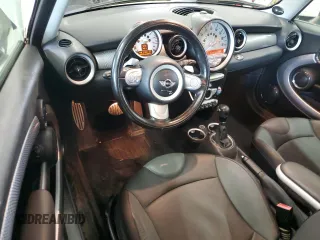 2010 MINI Hardtop S с VIN WMWMF7C53ATZ72835, выставлен на аукционе Copart как лот 57781635 с пробегом 78 931 миль миль и Чистый • Clean title. История ставок и продаж доступна на DreamBid. Изображение 8.