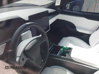 2023 Tesla Model S Plaid с VIN 5YJSA1E61PF525637, выставлен на аукционе IAAI как лот 42045459 с пробегом Не указан миль и . История ставок и продаж доступна на DreamBid. Изображение 15.
