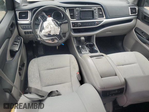 2019 Toyota Highlander LE z VIN 5TDBZRFH4KS701267, wystawiony jako Copart lot #58402555 z przebiegiem 107 147 mil mil oraz Szkoda całkowita • Salvage title. Historia ofert i sprzedaży dostępna na DreamBid. Obrazek 8.