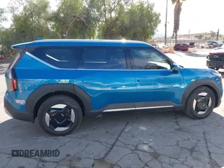 2024 Kia EV9 Wind z VIN KNDAFFS5XR6035878, wystawiony jako IAAI lot #41507204 z przebiegiem 3 364 mil mil oraz . Historia ofert i sprzedaży dostępna na DreamBid. Obrazek 13.