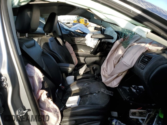 2019 Jeep Compass Limited with VIN 3C4NJCCB0KT662863, listed as a Copart auction lot 65089042 with 83,400 mi miles and Salvage Title. Bid and sale history available at carsss.com. Image 5.