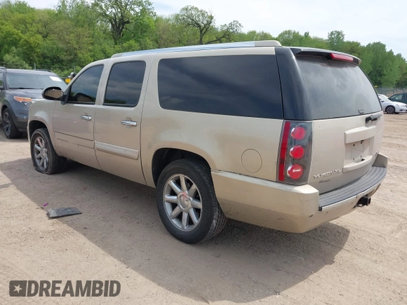 2008 GMC Yukon XL z VIN 1GKFK66878J168801, wystawiony jako IAAI lot #42270097 z przebiegiem 249 455 mil mil oraz . Historia ofert i sprzedaży dostępna na DreamBid. Obrazek 3.