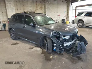 2019 BMW X5 xDrive40i z VIN 5UXCR6C59KLL06420, wystawiony jako IAAI lot #42210761 z przebiegiem 86 252 mil mil oraz . Historia ofert i sprzedaży dostępna na DreamBid. Obrazek 1.