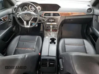 2013 Mercedes-Benz C 300 Sport с VIN WDDGF8AB7DR272984, выставлен на аукционе Copart как лот 47308325 с пробегом 94 740 миль миль и Списание • Salvage title. История ставок и продаж доступна на DreamBid. Изображение 8.