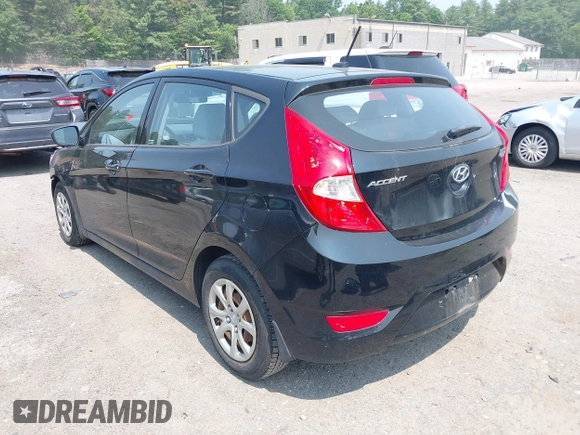 2013 Hyundai Accent GS z VIN KMHCT5AE8DU121736, wystawiony jako IAAI lot #42484416 z przebiegiem 102 830 mil mil oraz . Historia ofert i sprzedaży dostępna na DreamBid. Obrazek 3.