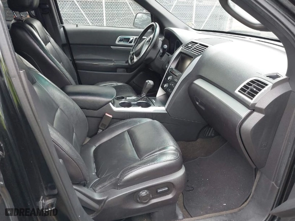 2015 Ford Explorer XLT with VIN 1FM5K7D86FGA28924, listed as a IAAI auction lot 41868147 with 205,442 mi miles. Bid and sale history available at carsss.com. Image 5.