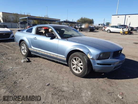 2007 Ford Mustang Deluxe z VIN 1ZVFT80N475227021, wystawiony jako Copart lot #48391145 z przebiegiem 182 895 mil mil oraz Szkoda całkowita • Salvage title. Historia ofert i sprzedaży dostępna na DreamBid. Obrazek 4.