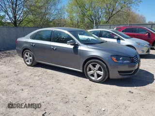2013 Volkswagen Passat SE с VIN 1VWBH7A37DC086945, выставлен на аукционе IAAI как лот 42156985 с пробегом 164 312 миль миль и . История ставок и продаж доступна на DreamBid. Изображение 1.
