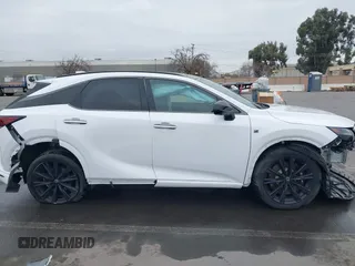 2024 Lexus RX 500h F Sport Performance z VIN 2T2BCMEA4RC016032, wystawiony jako IAAI lot #41464306 z przebiegiem 13 338 mil mil oraz . Historia ofert i sprzedaży dostępna na DreamBid. Obrazek 14.