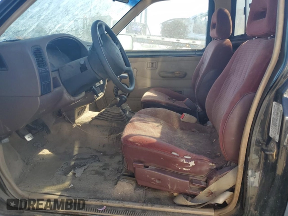 1996 Nissan Frontier XE z VIN 1N6SD11Y1TC316952, wystawiony jako Copart lot #79935534 z przebiegiem 254 022 mil mil oraz Czysty tytuł • Clean title. Historia ofert i sprzedaży dostępna na DreamBid. Obrazek 7.