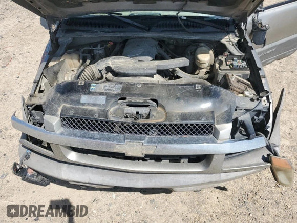 2003 Chevrolet Avalanche z VIN 3GNEC13T33G135778, wystawiony jako Copart lot #54825175 z przebiegiem 244 182 mil mil oraz Czysty tytuł • Clean title. Historia ofert i sprzedaży dostępna na DreamBid. Obrazek 11.