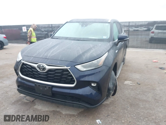 2022 Toyota Highlander XLE z VIN 5TDGZRAH5NS559562, wystawiony jako IAAI lot #41540293 z przebiegiem 36 421 mil mil oraz . Historia ofert i sprzedaży dostępna na DreamBid. Obrazek 17.