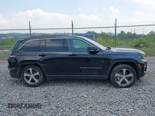 2024 Jeep Grand Cherokee Limited z VIN 1C4RJHBG9RC162492, wystawiony jako IAAI lot #42424937 z przebiegiem 5 939 mil mil oraz . Historia ofert i sprzedaży dostępna na DreamBid. Obrazek 14.