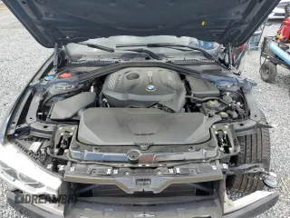 2017 BMW 3 Series 330i xDrive z VIN WBA8D9C33HA005326, wystawiony jako Copart lot #55651035 z przebiegiem 32 829 mil mil oraz Szkoda całkowita • Salvage title. Historia ofert i sprzedaży dostępna na DreamBid. Obrazek 11.