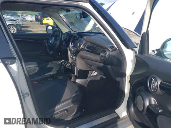 2019 MINI Hardtop 4 Door Cooper with VIN WMWXU1C5XK2J02832, listed as a IAAI auction lot 42525235 with 68,296 mi miles and . Bid and sale history available at DreamBid. Image 5.