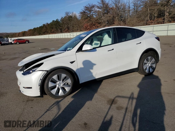 2024 Tesla Model Y Long Range with VIN 7SAYGDEE1RF036260, listed as a Copart auction lot 78805764 with 7,850 mi miles and Non repairable. Bid and sale history available at DreamBid. Image 1.