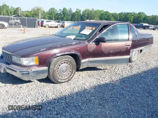 1996 Cadillac Fleetwood z VIN 1G6DW52PXTR713787, wystawiony jako IAAI lot #42079864 z przebiegiem Nie podano mil oraz . Historia ofert i sprzedaży dostępna na DreamBid. Obrazek 2.