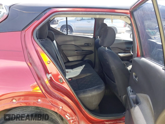 2018 Nissan Kicks S with VIN 3N1CP5CU5JL525597, listed as a IAAI auction lot 41485867 with 100,840 mi miles. Bid and sale history available at carsss.com. Image 8.