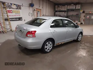 2008 Toyota Yaris z VIN JTDBT923884038527, wystawiony jako IAAI lot #42059011 z przebiegiem 232 431 mil mil oraz . Historia ofert i sprzedaży dostępna na DreamBid. Obrazek 4.