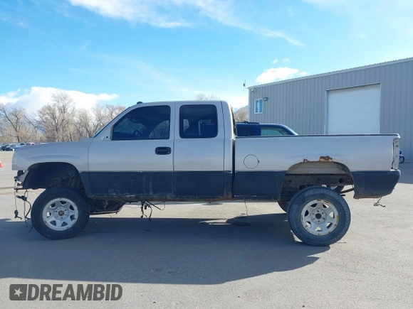 2005 Chevrolet Silverado 1500 Z71 z VIN 1GCEK19B35Z150360, wystawiony jako IAAI lot #41923111 z przebiegiem Nie podano mil oraz . Historia ofert i sprzedaży dostępna na DreamBid. Obrazek 14.