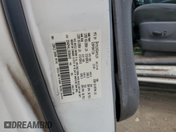2005 Dodge Caravan SXT z VIN 2D4GP44L15R380469, wystawiony jako Copart lot #58800775 z przebiegiem Nie podano mil oraz Szkoda całkowita • Salvage title. Historia ofert i sprzedaży dostępna na DreamBid. Obrazek 13.