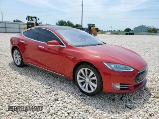 2014 Tesla Model S 60 with VIN 5YJSA1H18EFP38582, listed as a Copart auction lot 56581735 with 69,106 mi miles and Salvage title. Bid and sale history available at DreamBid. Image 4.