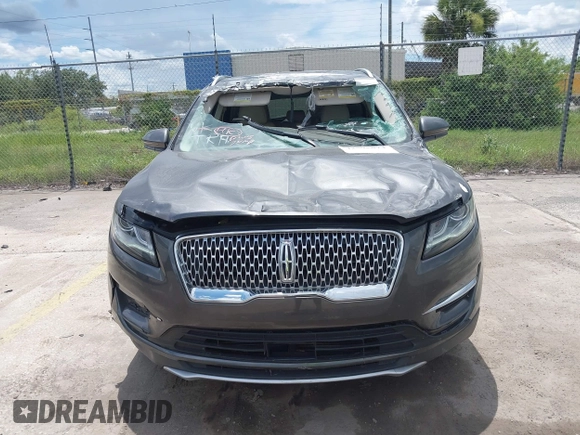 2019 Lincoln MKC Reserve z VIN 5LMCJ3C99KUL03532, wystawiony jako IAAI lot #42595874 z przebiegiem 80 875 mil mil oraz . Historia ofert i sprzedaży dostępna na DreamBid. Obrazek 12.