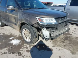 2016 Ford Explorer XLT with VIN 1FM5K7D80GGA43226, listed as a IAAI auction lot 41624298 with 173,649 mi miles. Bid and sale history available at carsss.com. Image 16.