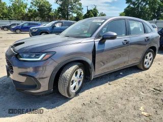 2023 Honda HR-V LX z VIN 3CZRZ1H31PM740806, wystawiony jako Copart lot #64363705 z przebiegiem 8 525 mil mil oraz Szkoda całkowita • Salvage title. Historia ofert i sprzedaży dostępna na DreamBid. Obrazek 1.